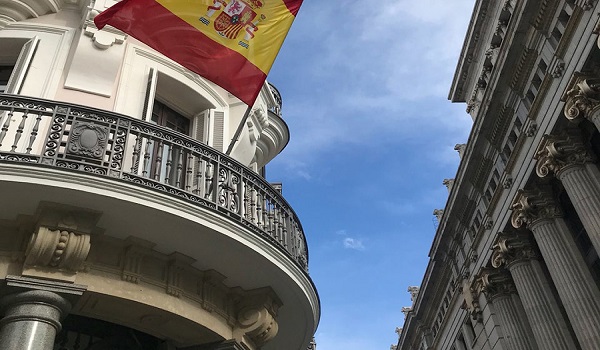 image En su línea habitual, la CNMC continúa poniendo palos en las ruedas de lo público.
