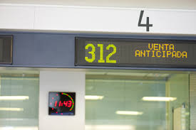 image Acuerdo para el trasvase del canal de venta de Adif a Renfe Operadora.