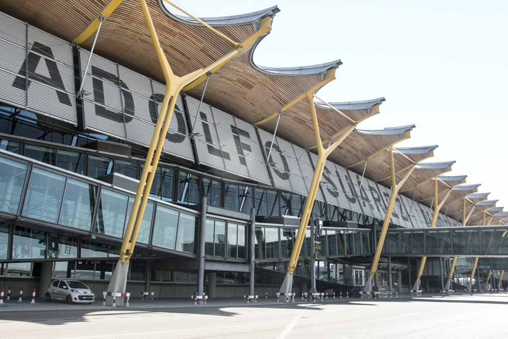 image Polémica en el Aeropuerto de Madrid Adolfo Suarez-Barajas: Aena relega el aparcamiento de los trabajadores externos generando indignación