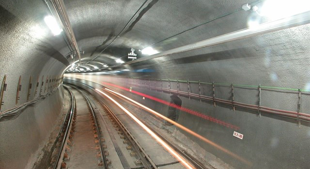image UGT pide indemnización urgente a tres trabajadores del Metro enfermos por amianto