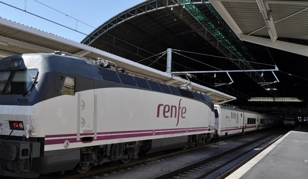 La Audiencia Nacional estima la demanda de UGT sobre el abono del 0,25% en pagas extra para personal de ingreso en Renfe.