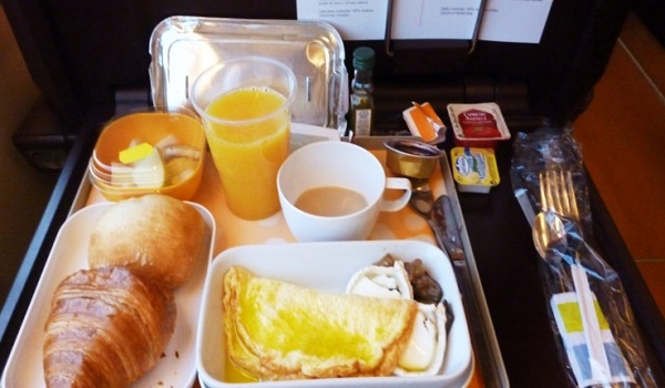 image Renfe aprueba la nueva licitación de servicios de restauración a bordo.