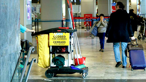 UGT denuncia la agresión sufrida por una trabajadora de limpieza en el aeropuerto Madrid-Barajas