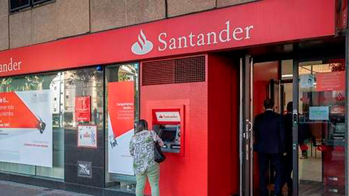 image BANCO DE SANTANDER |¡NO A LA ABSORCIÓN! QUEREMOS UNA SOLUCIÓN UGT SE CONCENTRA CONTRA LA COMPENSACIÓN DE LA SUBIDA SALARIAL