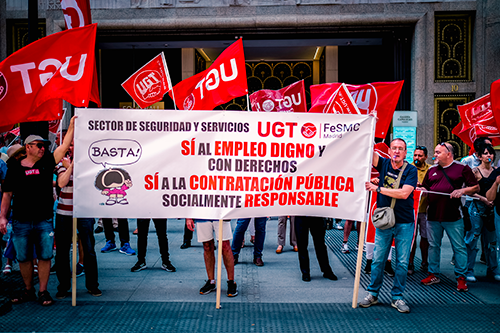 El Sector de Seguridad Privada Y Servicios Auxiliares  de FeSMC UGT en Madrid se moviliza frente a la sede de la Junta de Contratación Centralizada del Ministerio de Hacienda