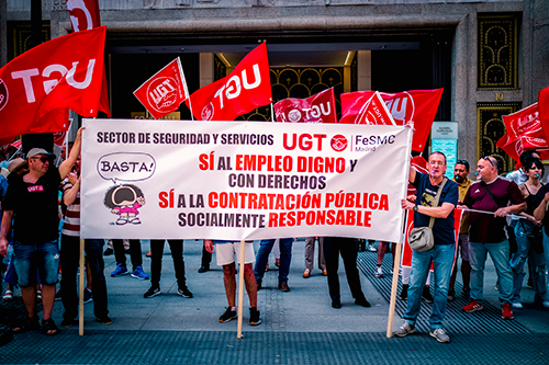 image El Sector de Seguridad Privada Y Servicios Auxiliares  de FeSMC UGT en Madrid se moviliza frente a la sede de la Junta de Contratación Centralizada del Ministerio de Hacienda